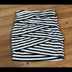 White House black market size 4